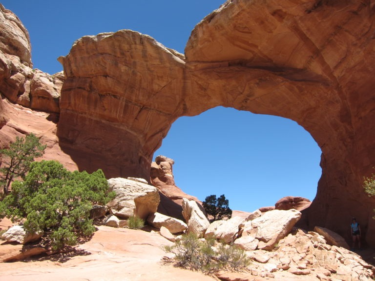 photo of the Broken Arch feature in Arches National Park