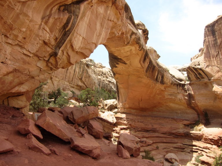 close shot of the Hickman Bridge formation with red crumbling rocks in front